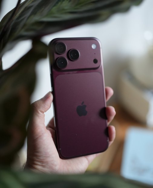 REVIEW iPhone 18 Pro Max: 3 surprize și o dezamăgire