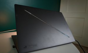 De ce am ales acest laptop pentru tot ce fac: editare video, gaming, scris, browsing