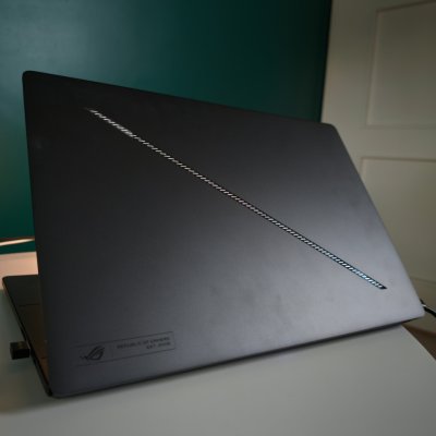 De ce am ales acest laptop pentru tot ce fac: editare video, gaming, scris, browsing