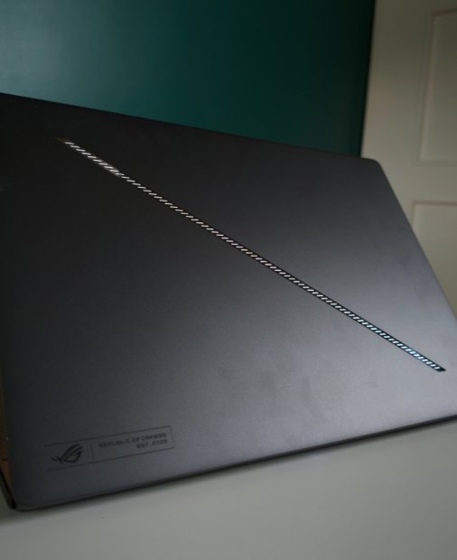 De ce am ales acest laptop pentru tot ce fac: editare video, gaming, scris, browsing