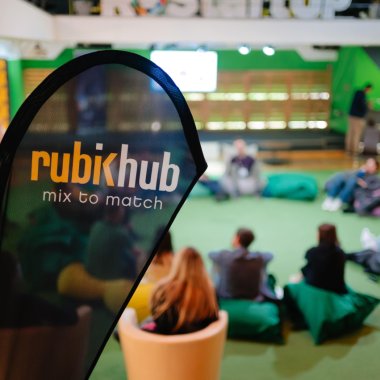 Rubik Hub selectează 20 de startup-uri din România și Italia pentru accelerare