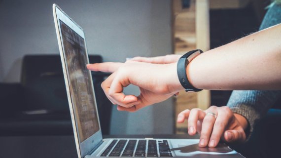 eLearning România ajunge la a treia ediție: cum îmbinăm educația digitală cu AI-ul